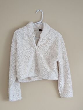 Small Pacsun Fluffy Snap Collar Pullover Top